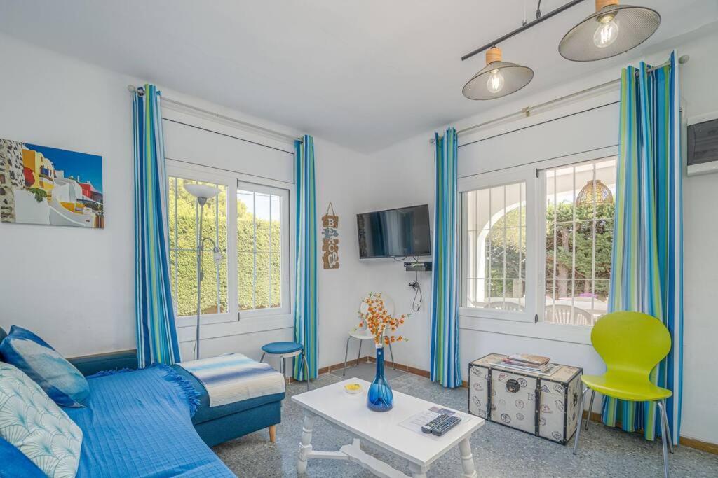Villa Mb1-House With Big Garden ,Swimming-Pool, & Barbacue In Roses Esterno foto