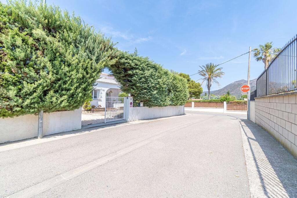 Villa Mb1-House With Big Garden ,Swimming-Pool, & Barbacue In Roses Esterno foto